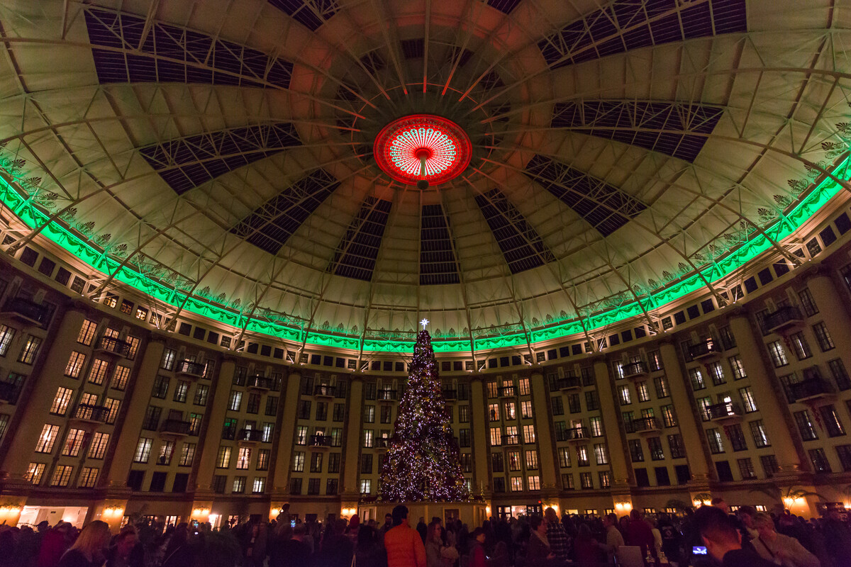 WEST BADEN SPRINGS HOTEL TREE LIGHTING