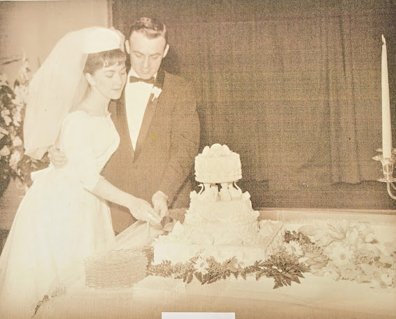 The Swan Wedding Cake
