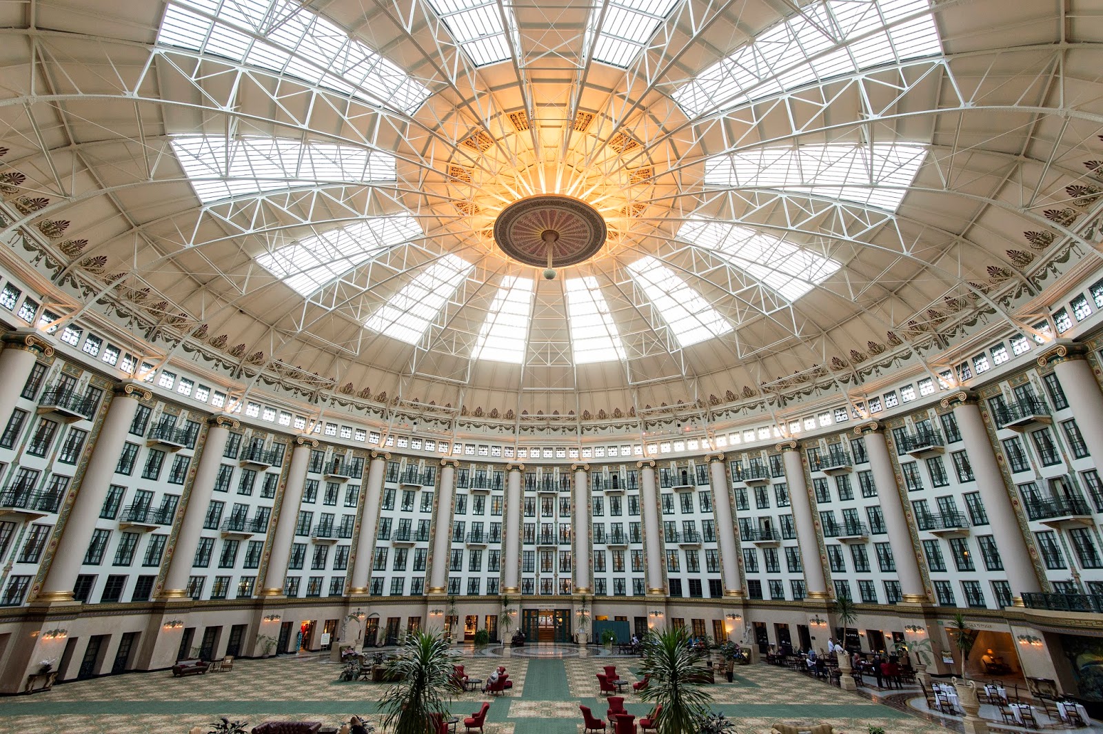 a large building with many columns and a large ceiling