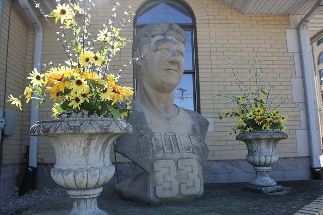 Larry bird statue